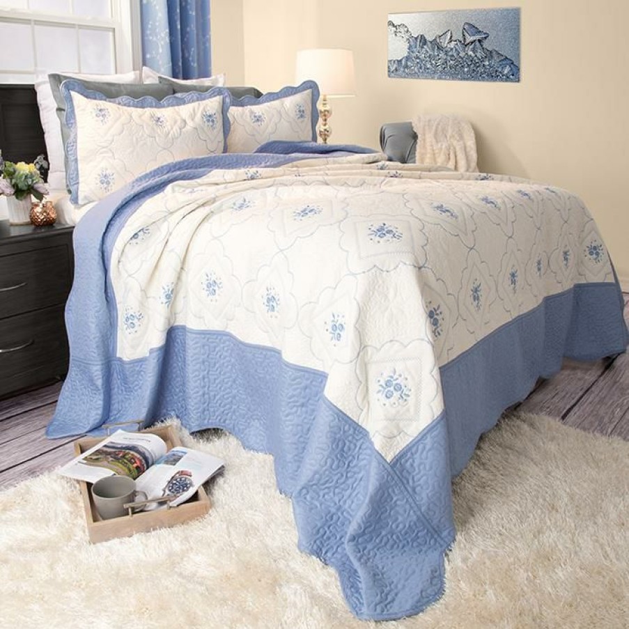 Quilts & Bedspreads * | Limit Offer Lavish Home Brianna Embroidered Quilt Set